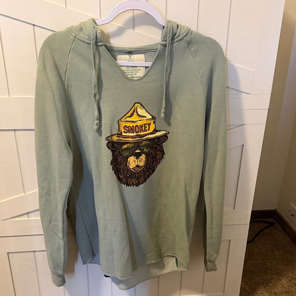 Smokey Bear Women's Hoodie - Sage Green